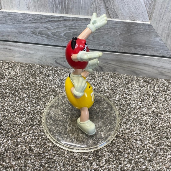 M&M Red Round Yellow Peanut Plastic Candy Dish Bowl PEDESTLE Sculpture Figurine - Picture 5 of 5
